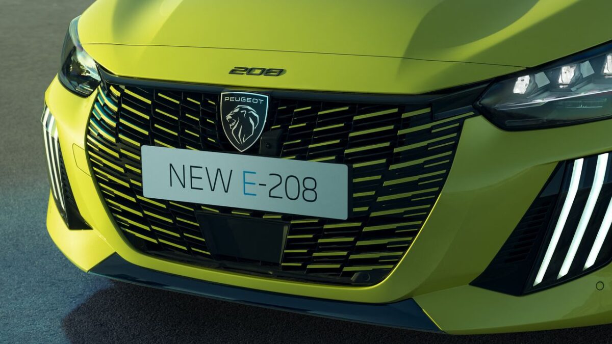 PEUGEOT 208