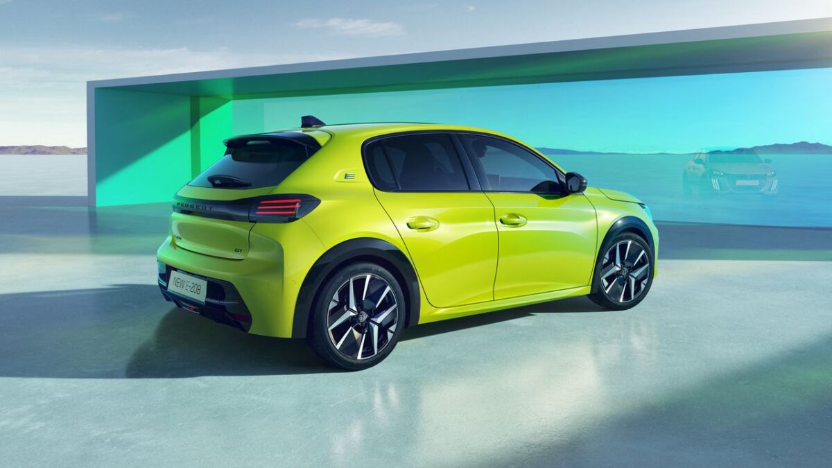 PEUGEOT 208