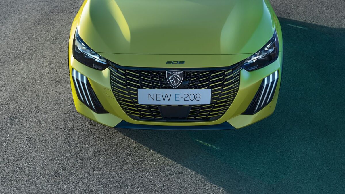 PEUGEOT 208