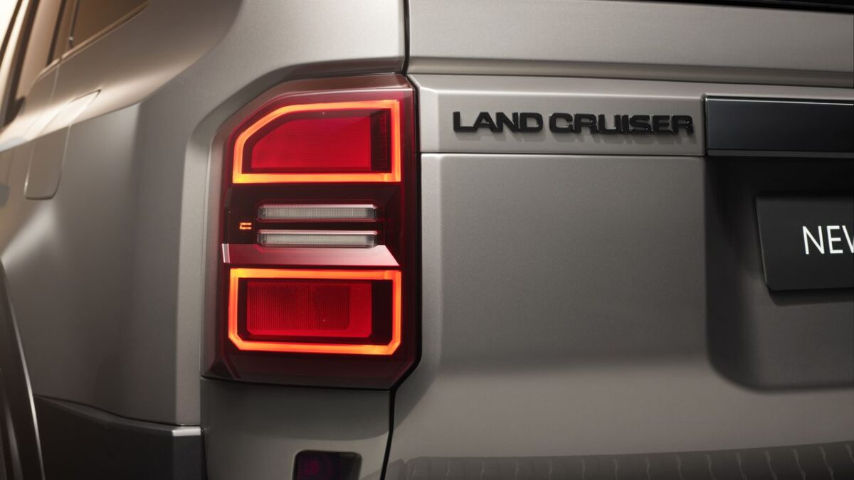 TOYOTA LAND CRUISER