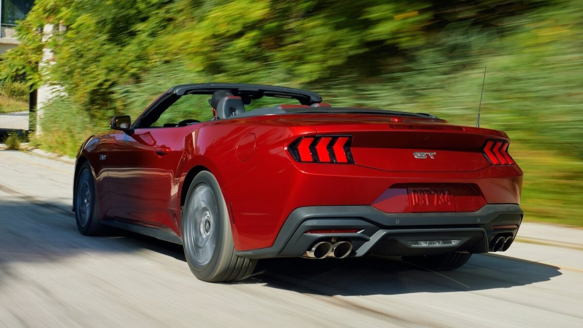 FORD MUSTANG