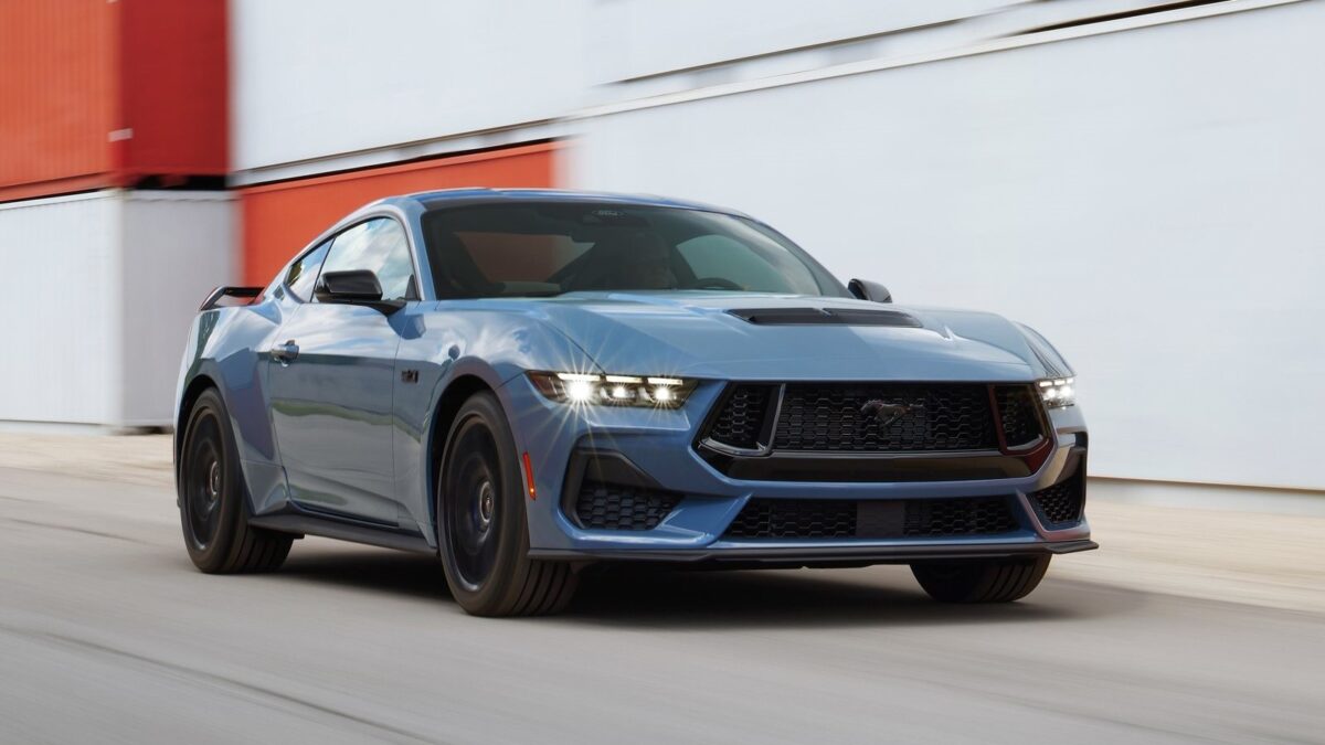 FORD MUSTANG