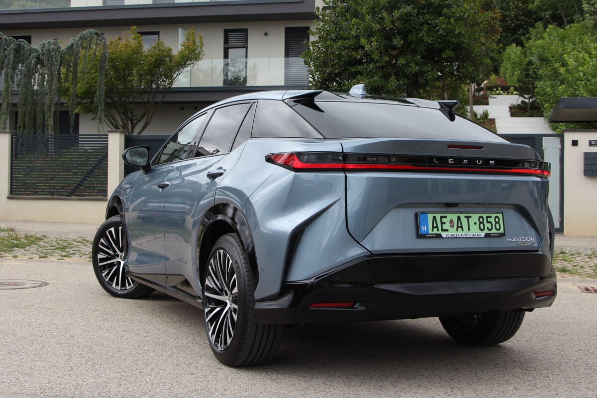 LEXUS