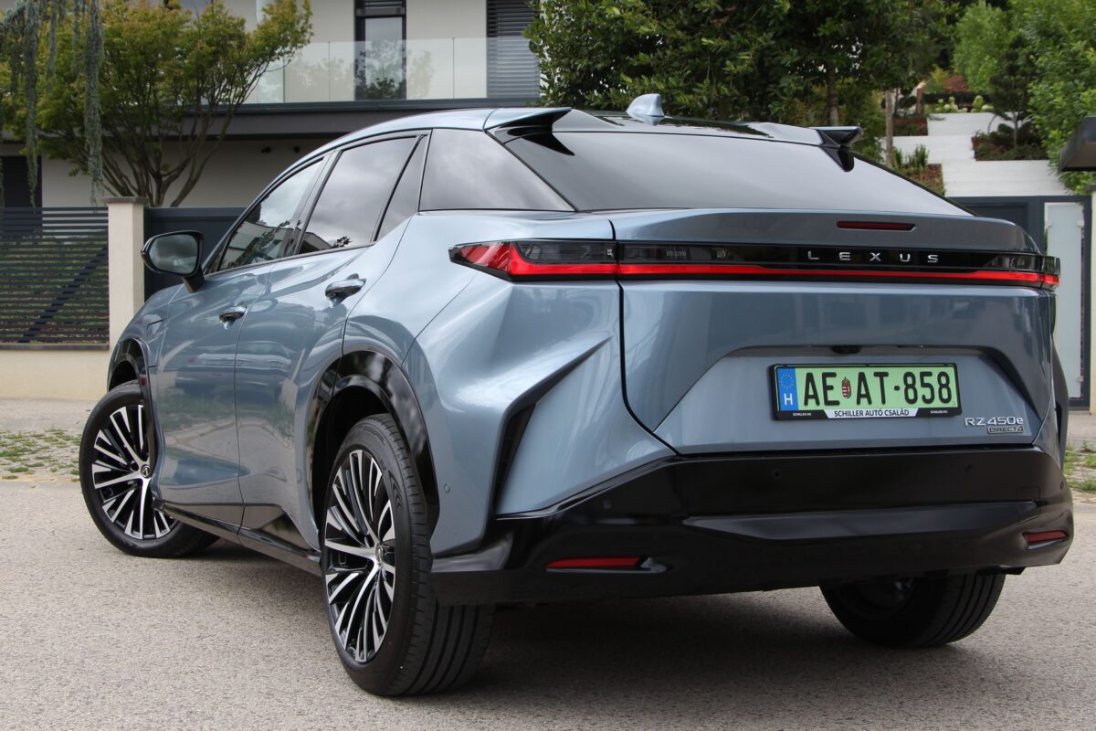 LEXUS