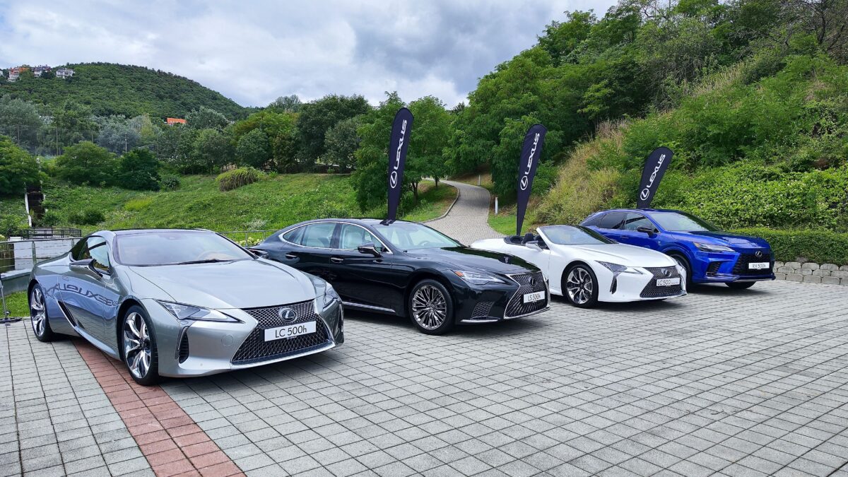 LEXUS