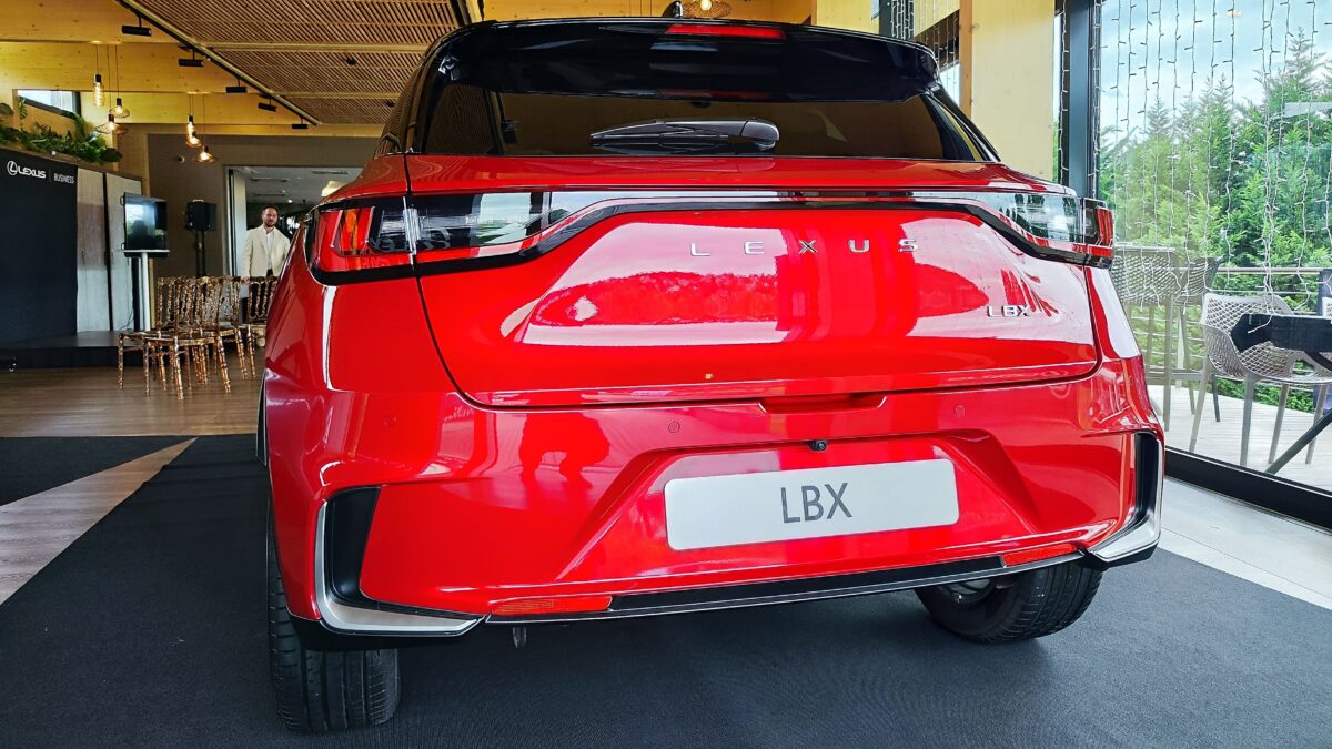 LEXUS
