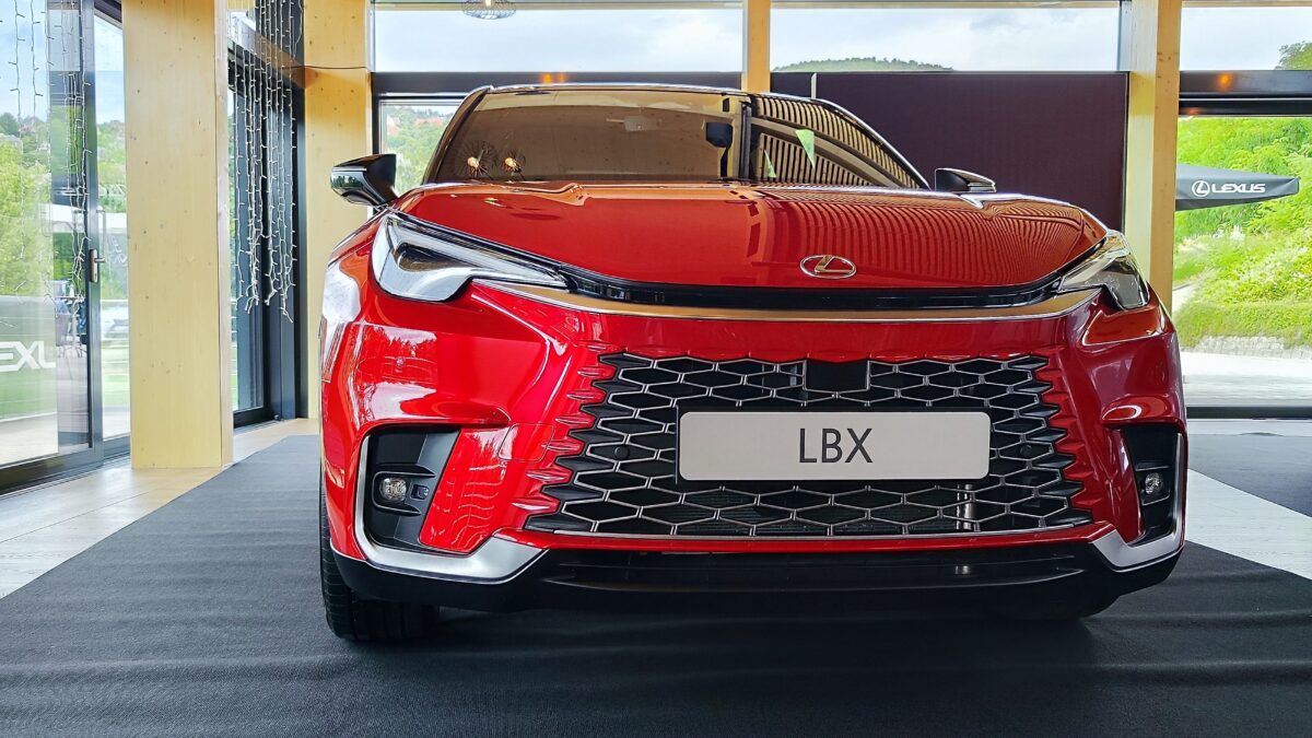LEXUS