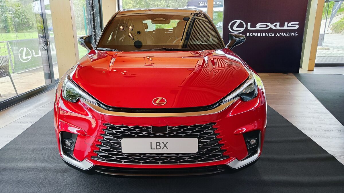 LEXUS
