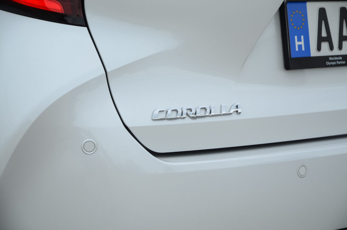 TOYOTA COROLLA