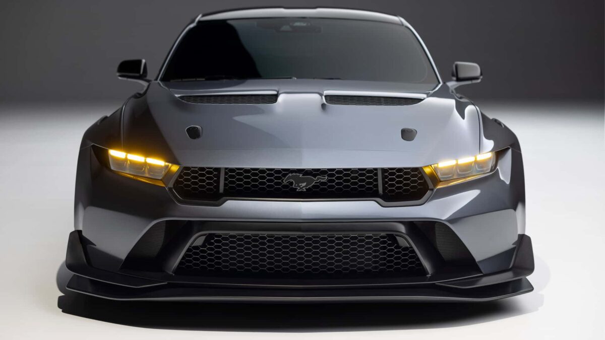 FORD MUSTANG