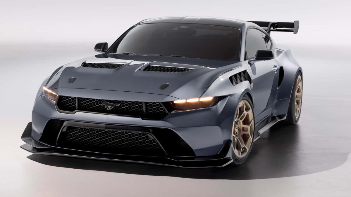FORD MUSTANG