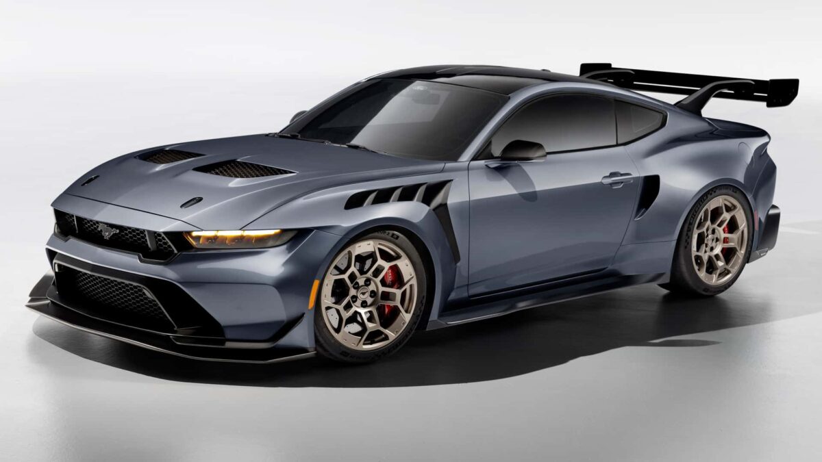FORD MUSTANG