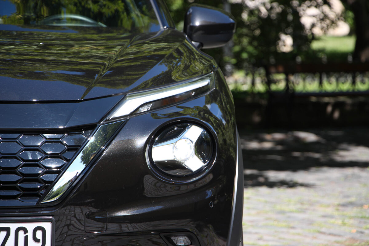 NISSAN