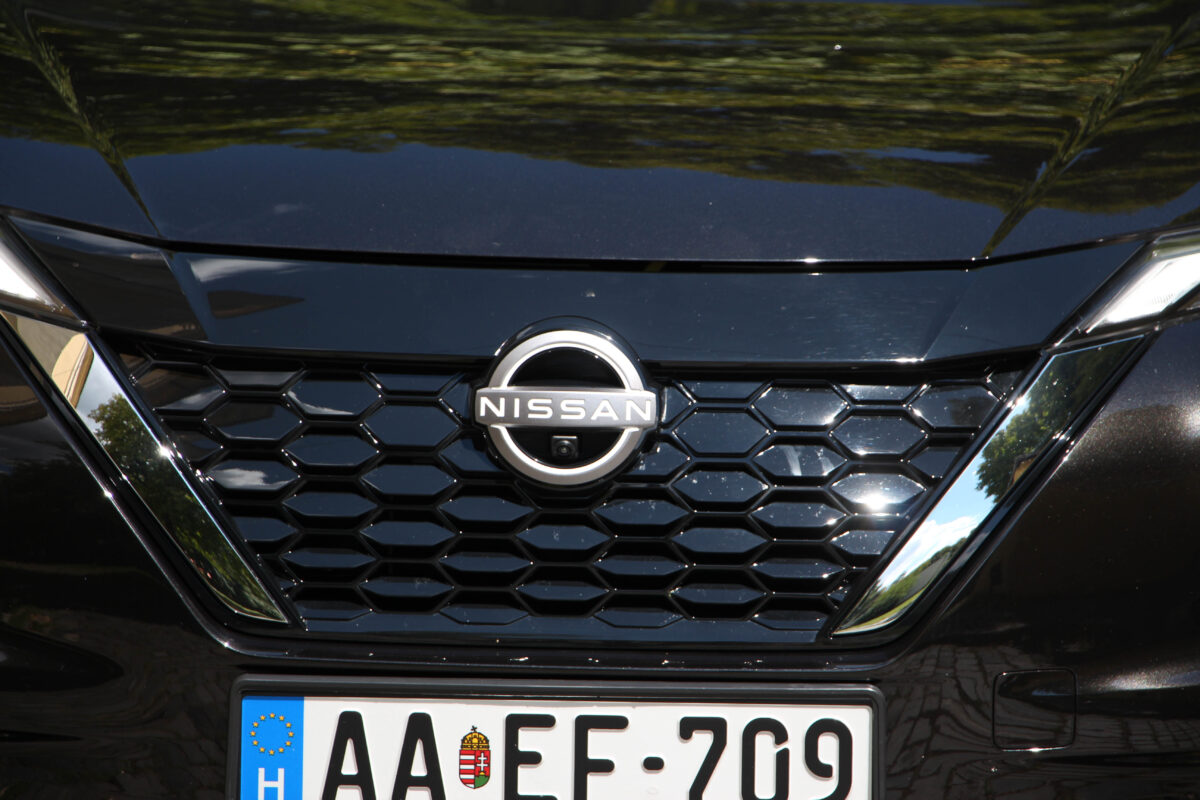 NISSAN