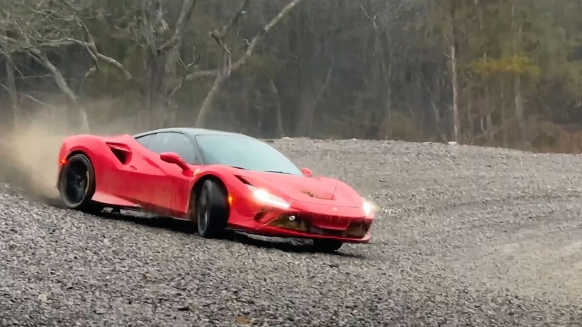 FERRARI F8 TRIBUTO