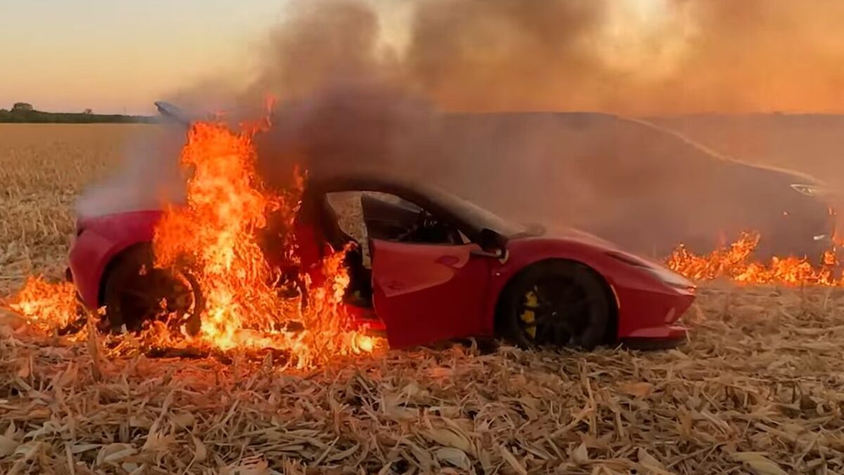 FERRARI F8 TRIBUTO