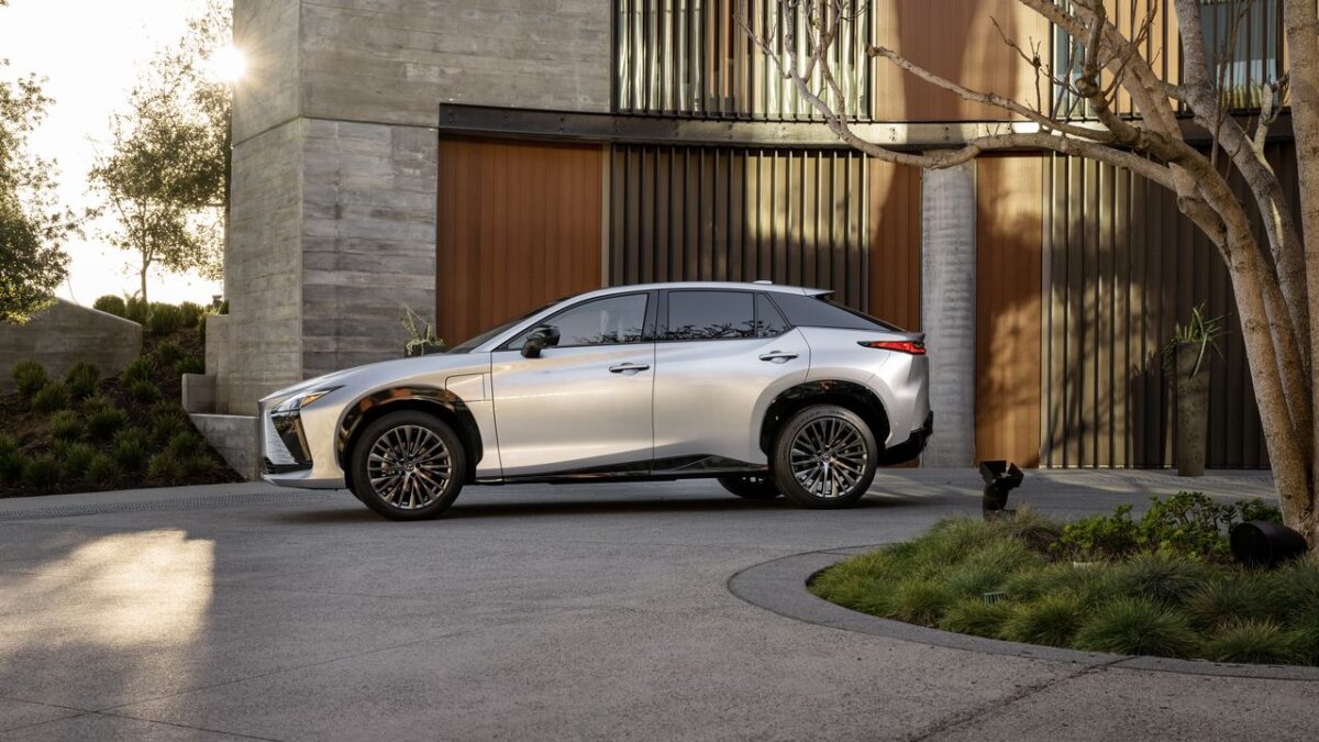 LEXUS