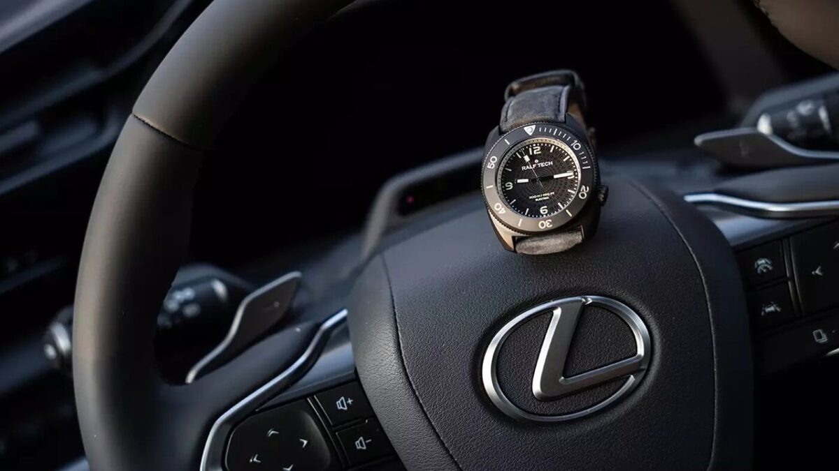 LEXUS