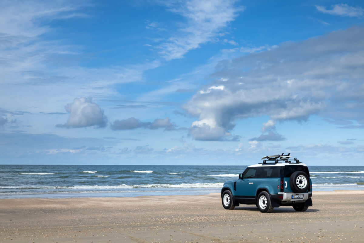 LAND ROVER DEFENDER