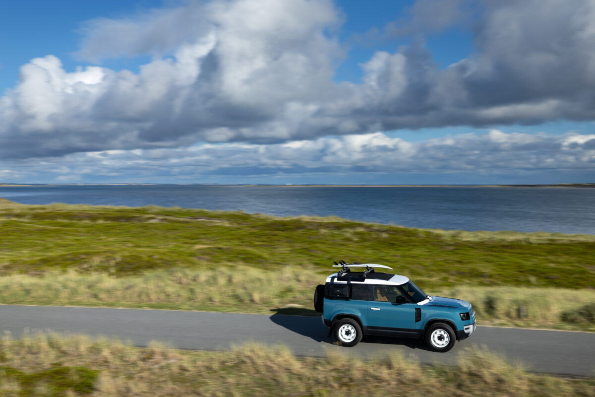 LAND ROVER DEFENDER