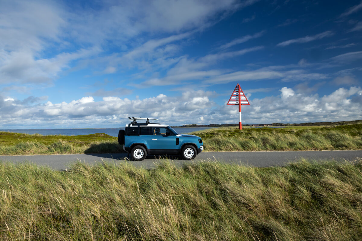 LAND ROVER DEFENDER