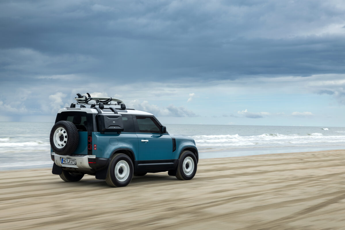 LAND ROVER DEFENDER