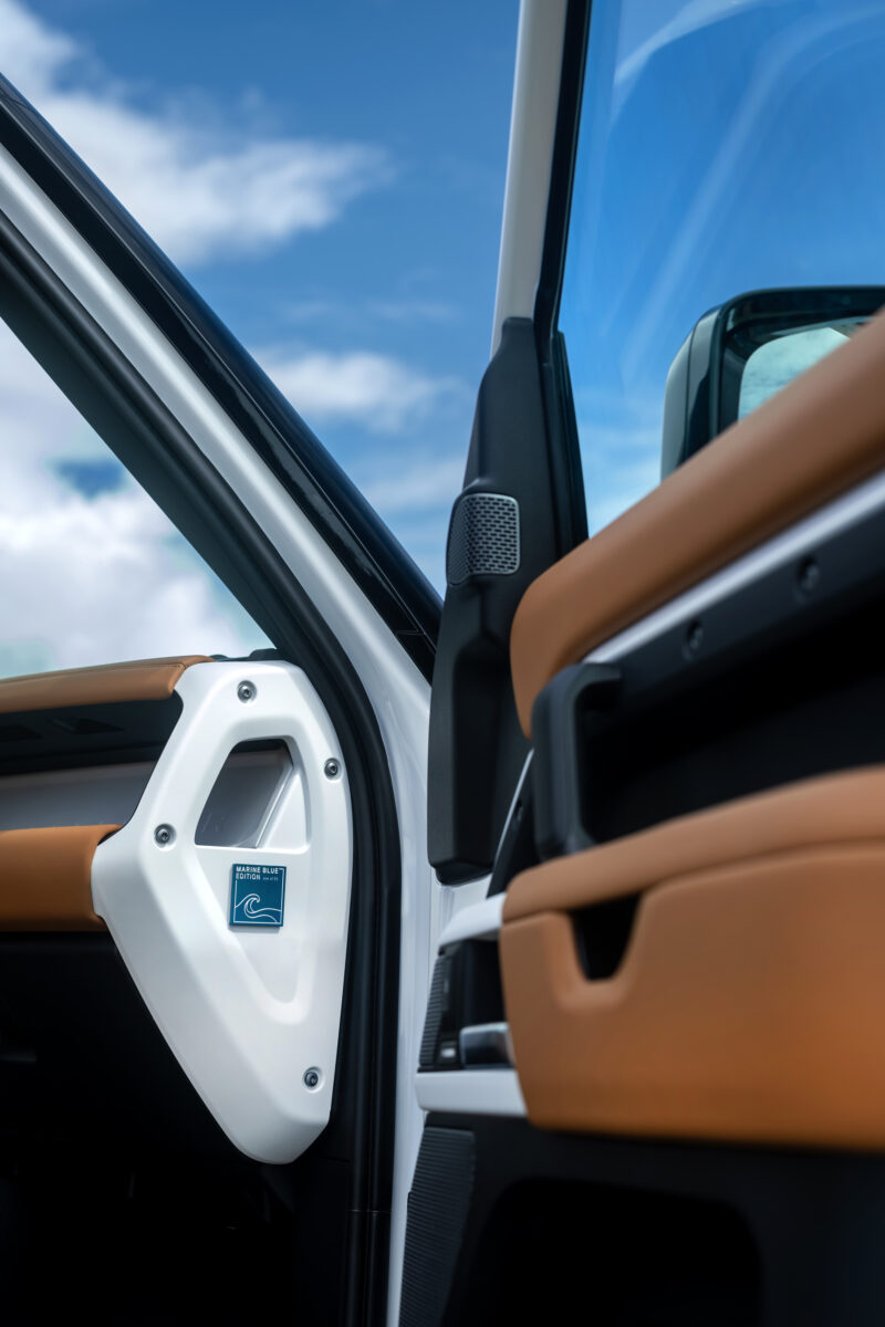 LAND ROVER DEFENDER