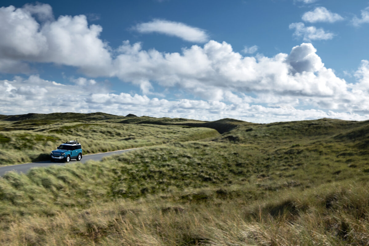 LAND ROVER DEFENDER