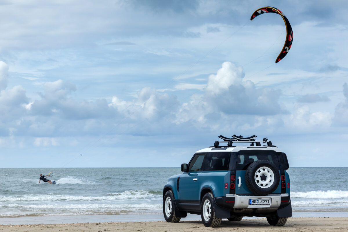 LAND ROVER DEFENDER