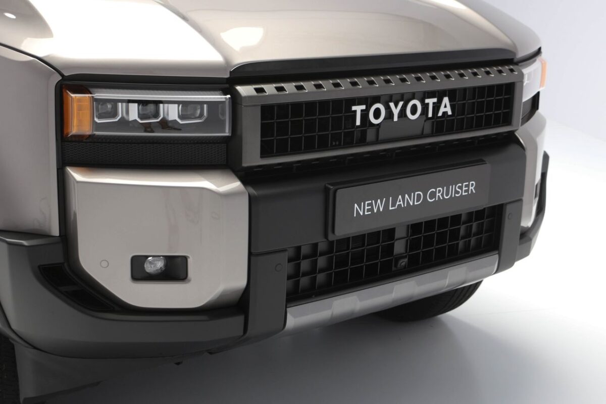 TOYOTA LAND CRUISER