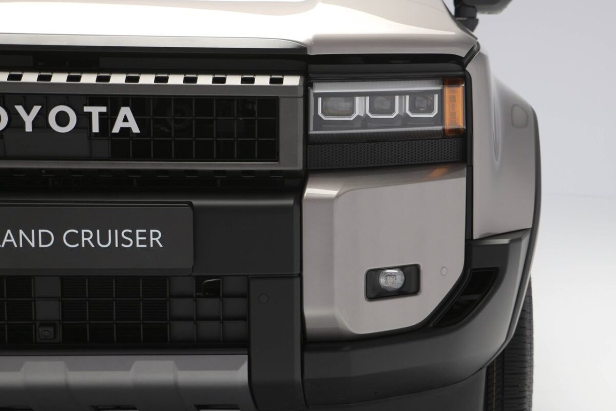 TOYOTA LAND CRUISER