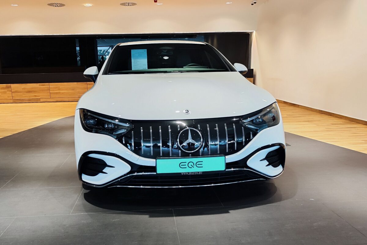 MERCEDES-BENZ