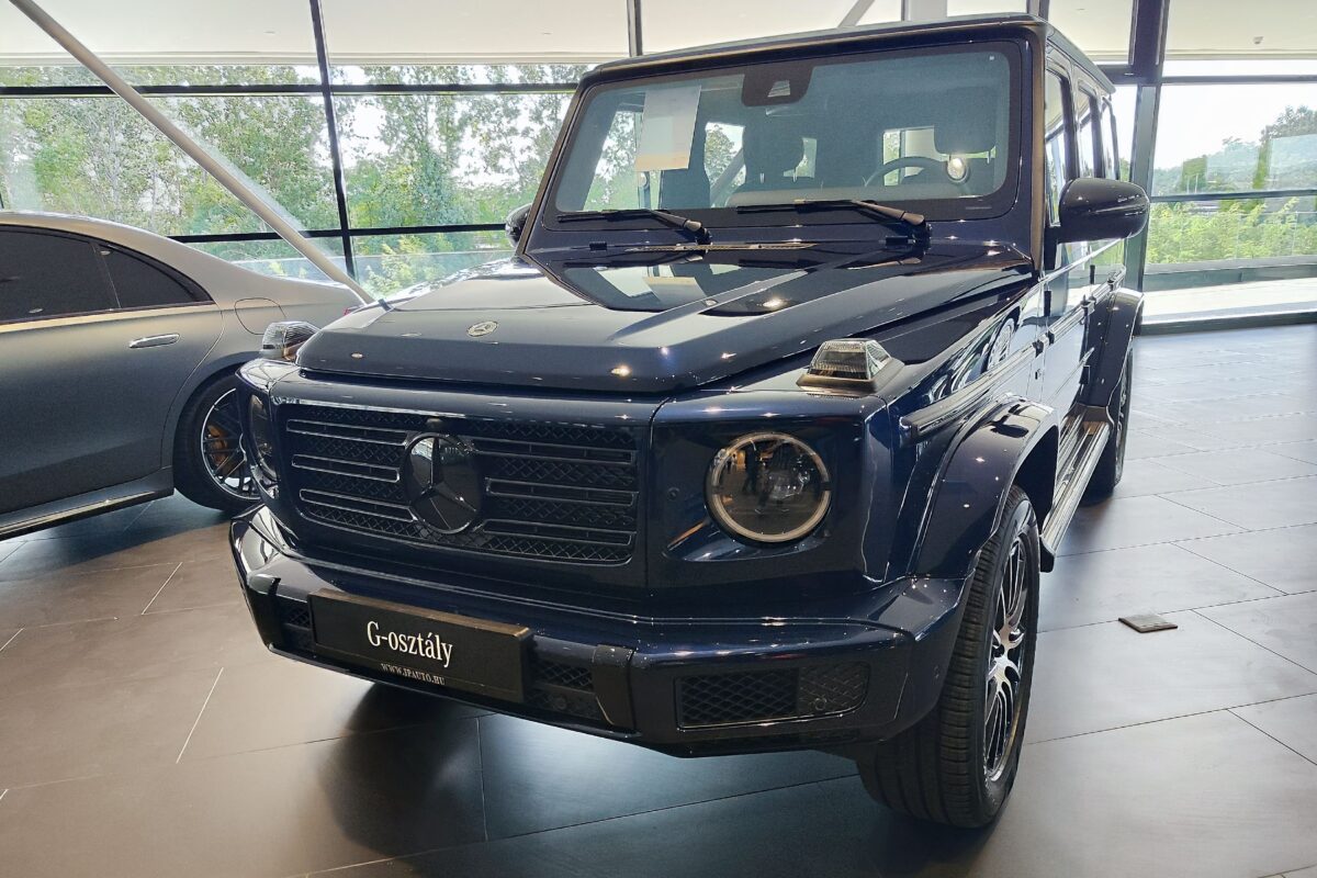 MERCEDES-BENZ