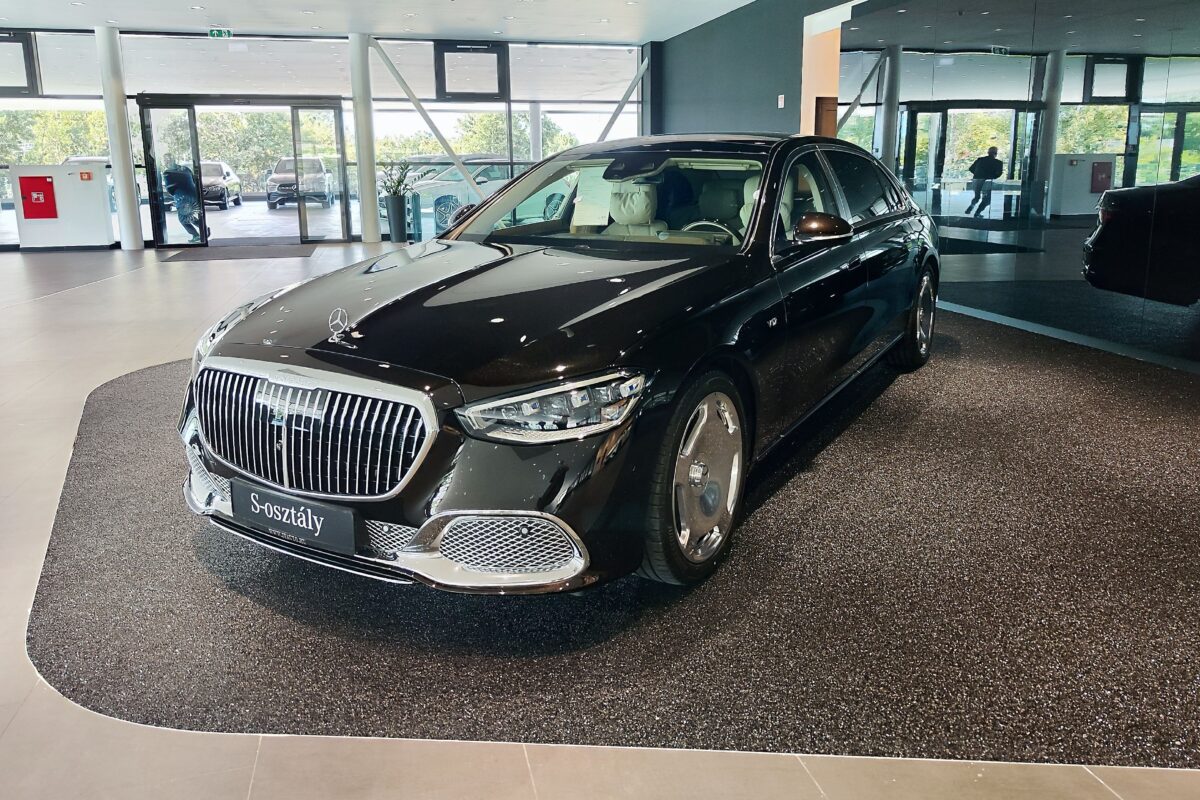 MERCEDES-BENZ