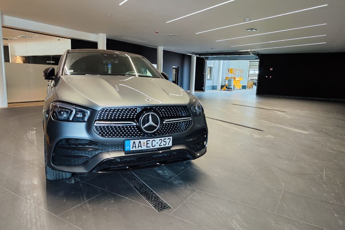MERCEDES-BENZ