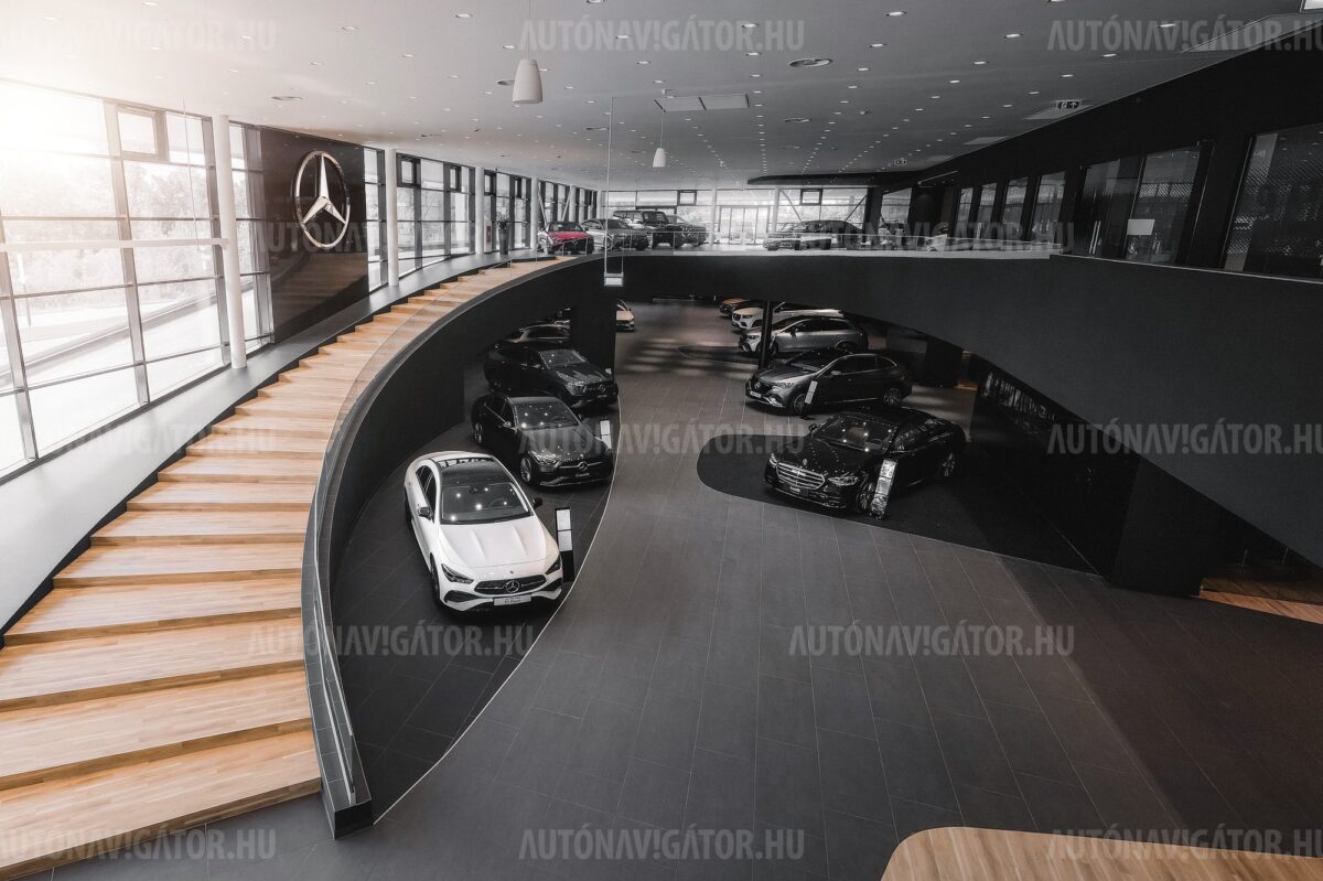 MERCEDES-BENZ