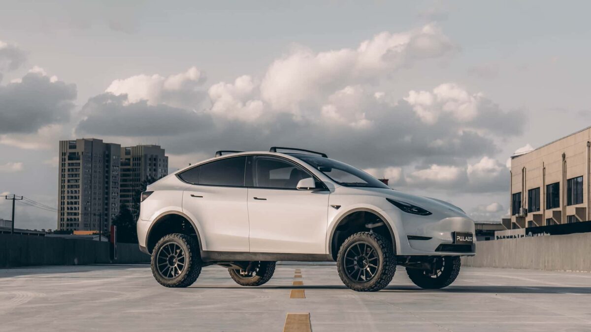 TESLA MODEL Y