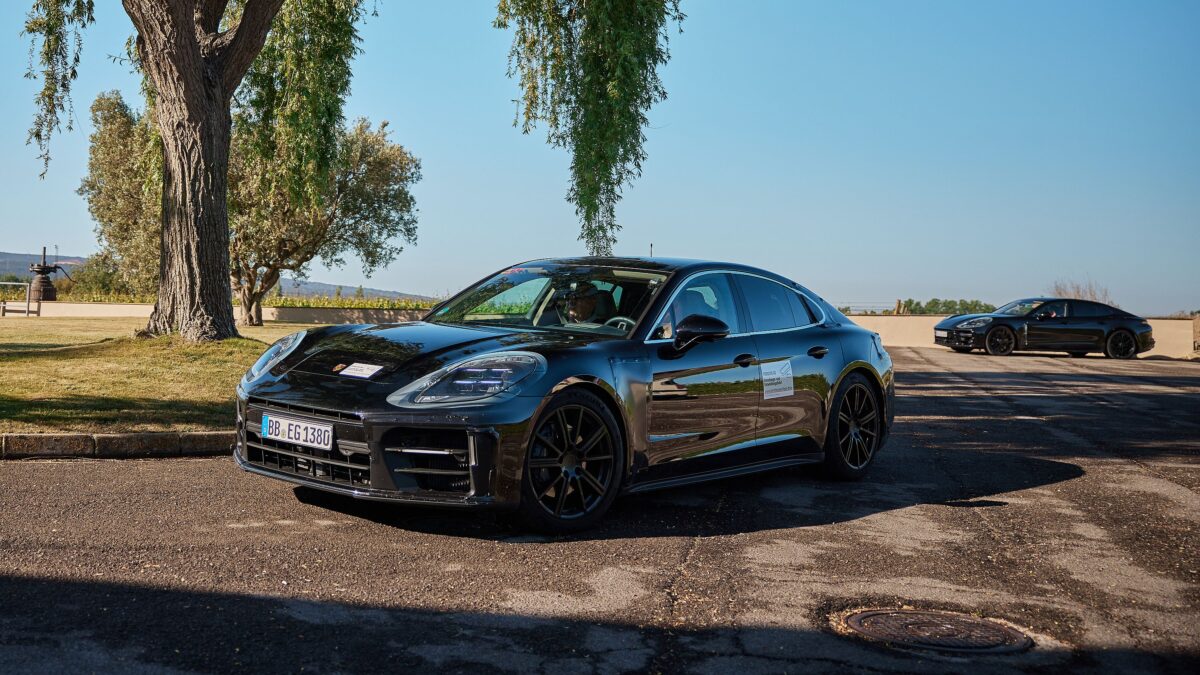 PORSCHE