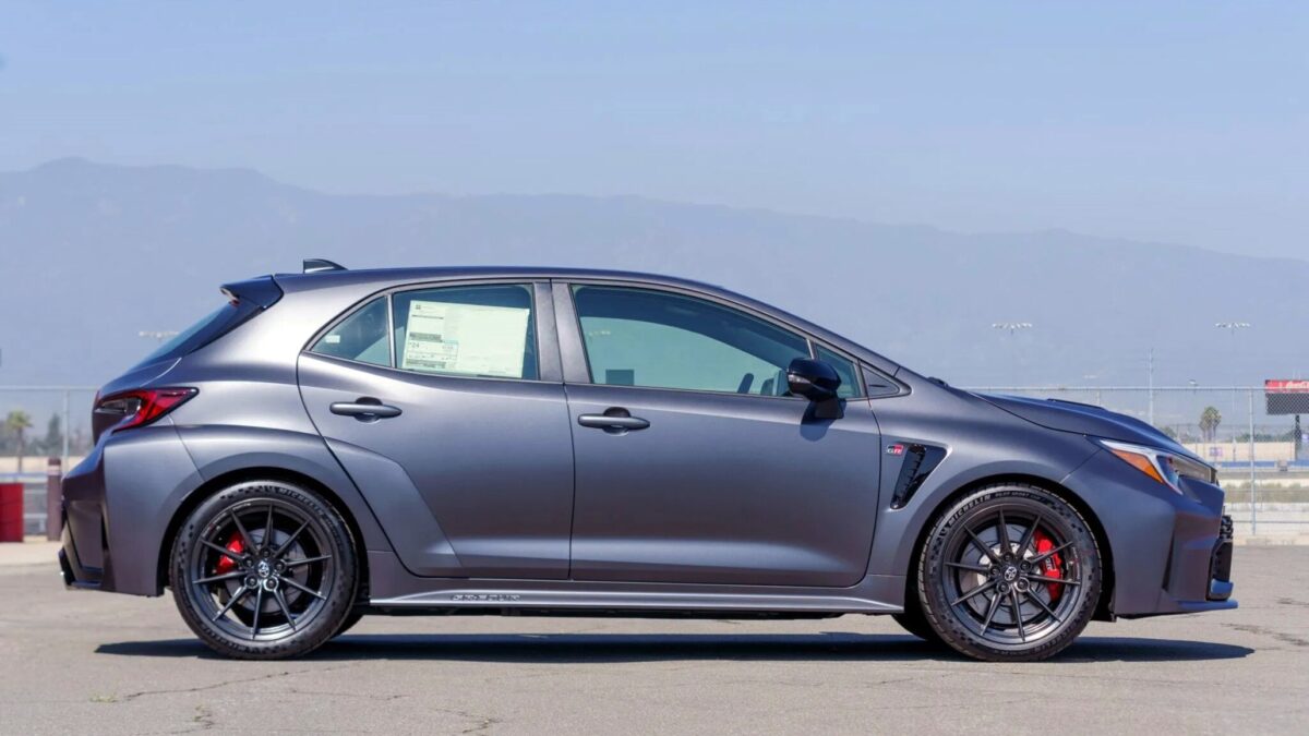 TOYOTA COROLLA