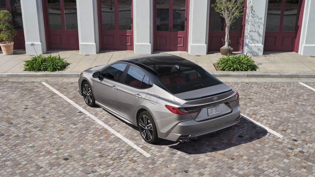 TOYOTA CAMRY