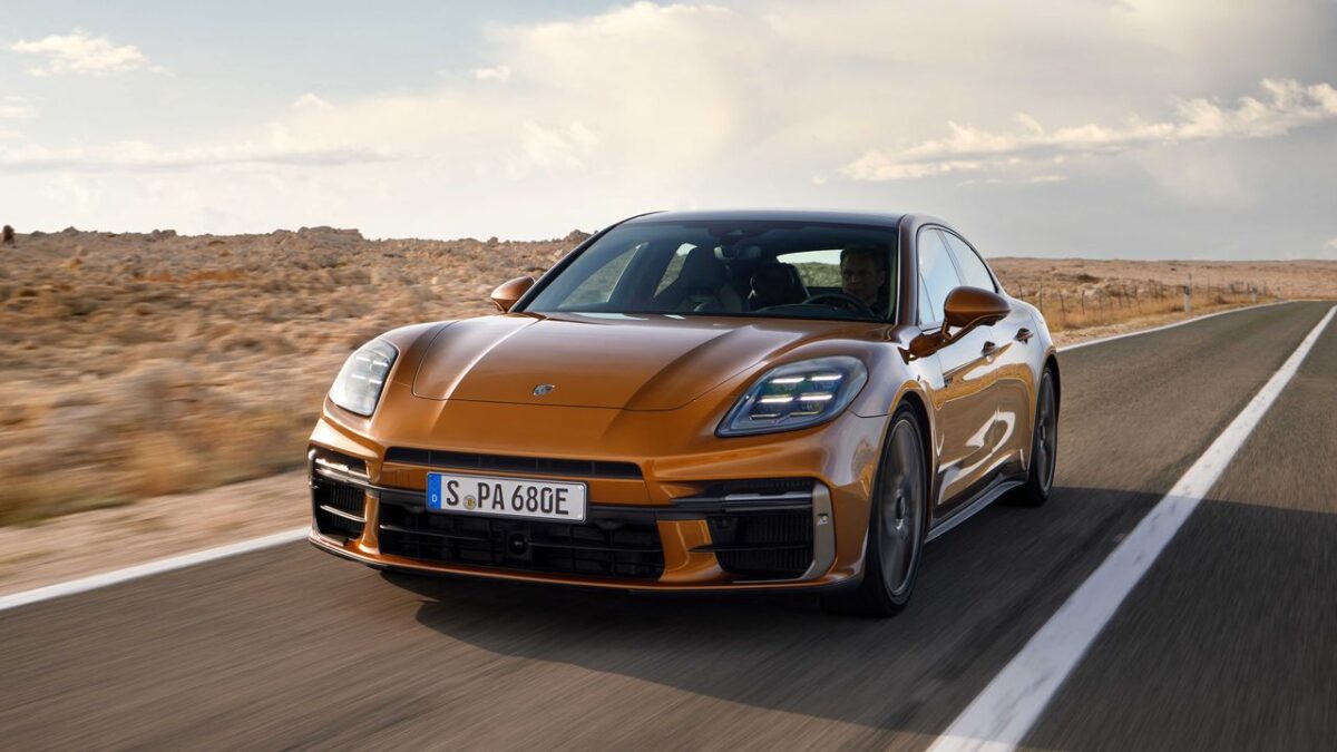 PORSCHE PANAMERA