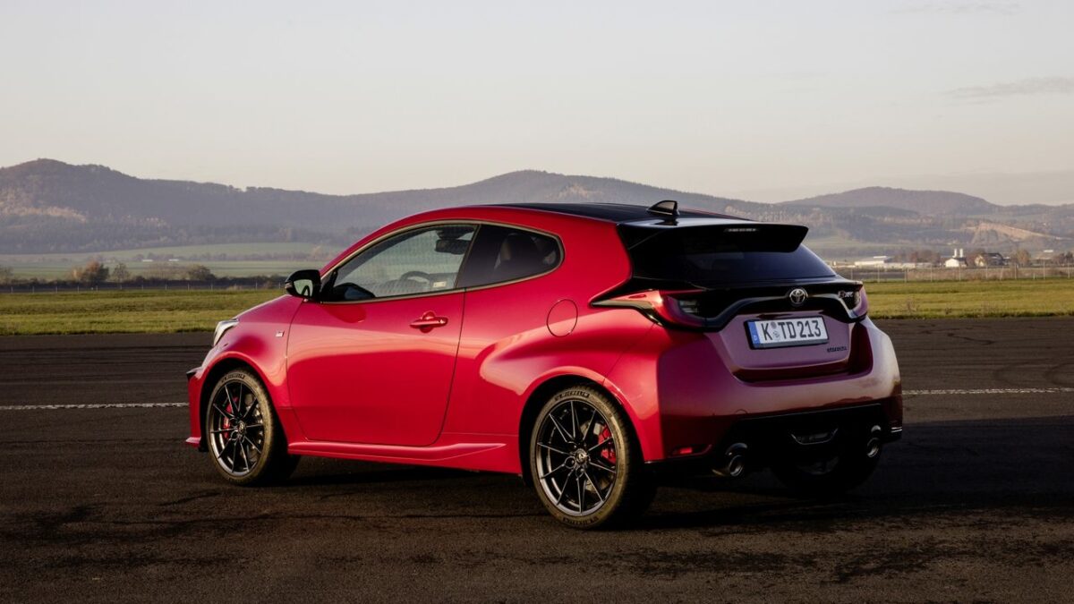 TOYOTA YARIS