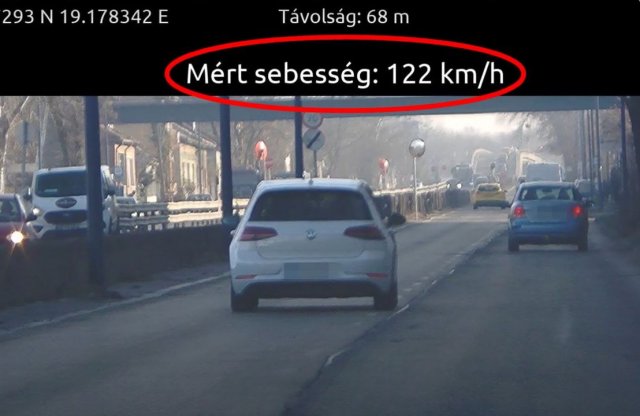 122 km/órával száguldott a városban az ajándék Volkswagennel