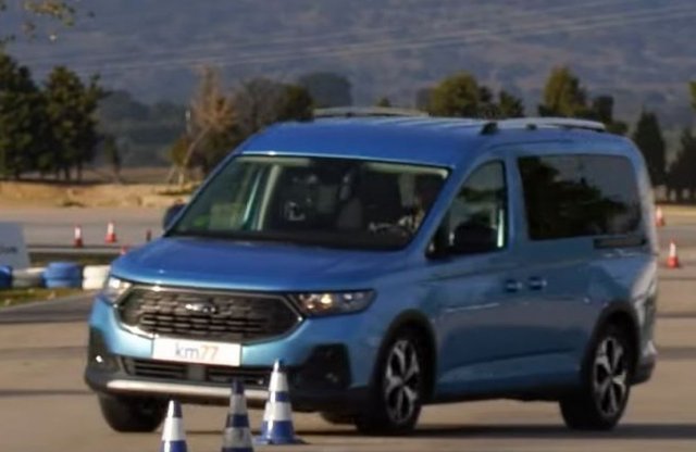Vajon ki tudja kerülni a jávorszarvasokat a Ford egyterűje?