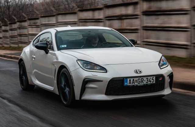 Ilyenekből többet! - Videón a Toyota GR86!