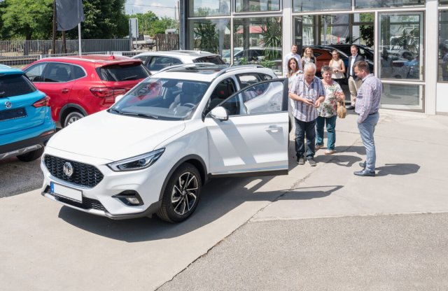 Berúgta az ajtót Spanyolországban az MG, élen a ZS!