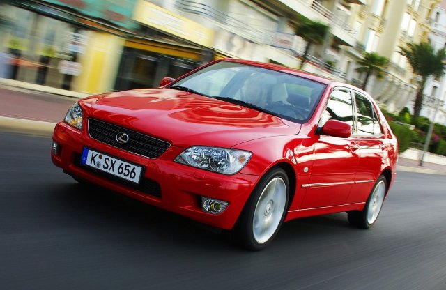 25 éve indult világhódító útjára a Lexus IS