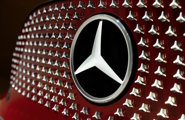 Ennyi pénzt keresett tavaly a Mercedes