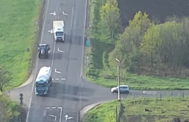 A levegőből büntették a szabálytalan teherautósokat: íme a videó