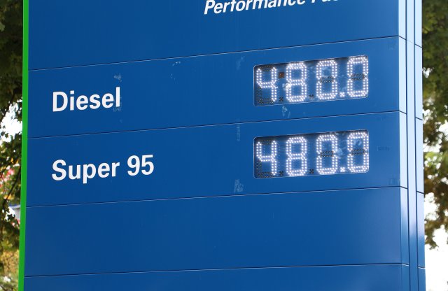 Küszöbön az újabb üzemanyag-árstop?